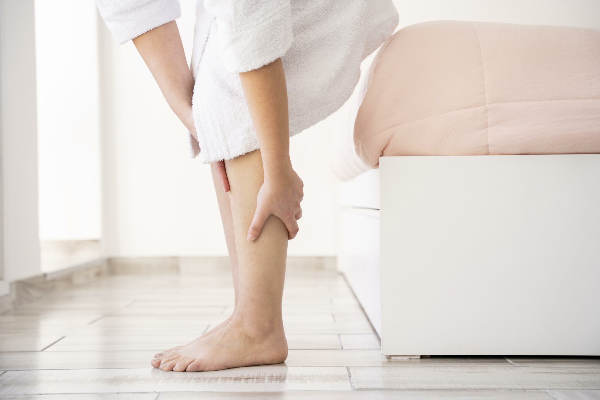 gambe gonfie e pesanti, dolore, caldo, unic1000, caviglia gonfia, formicolio, edema, crampi, vene varicose, capillari, diosmina